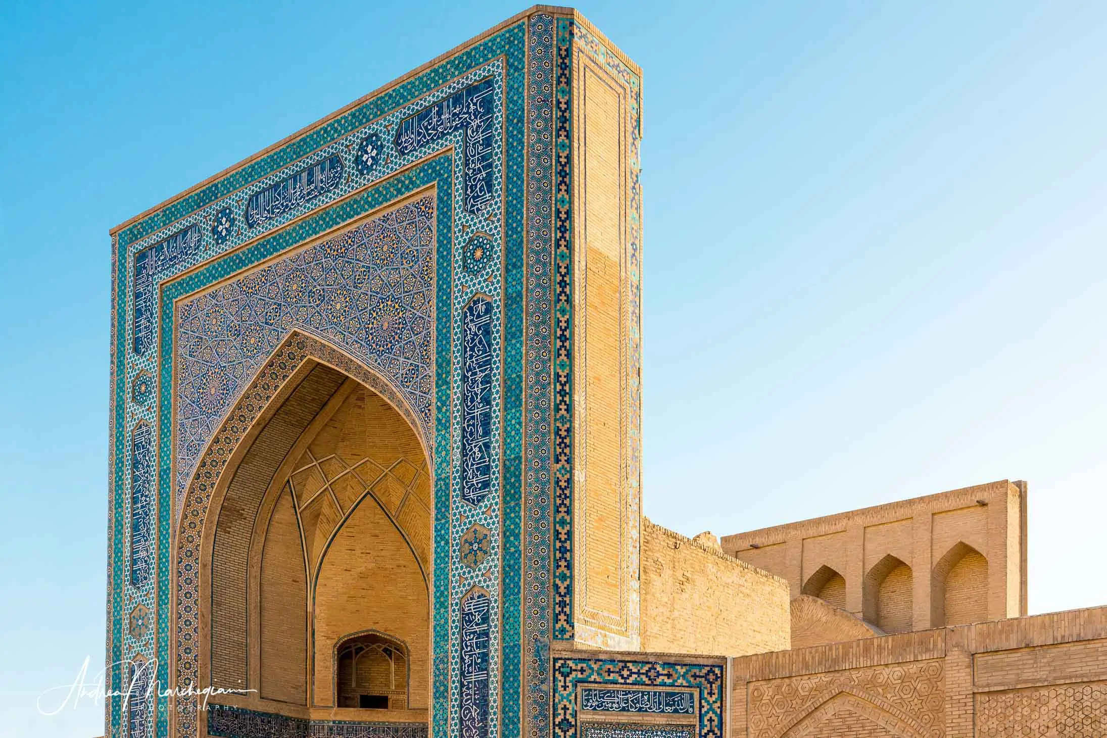 Kalyan mosque, facade