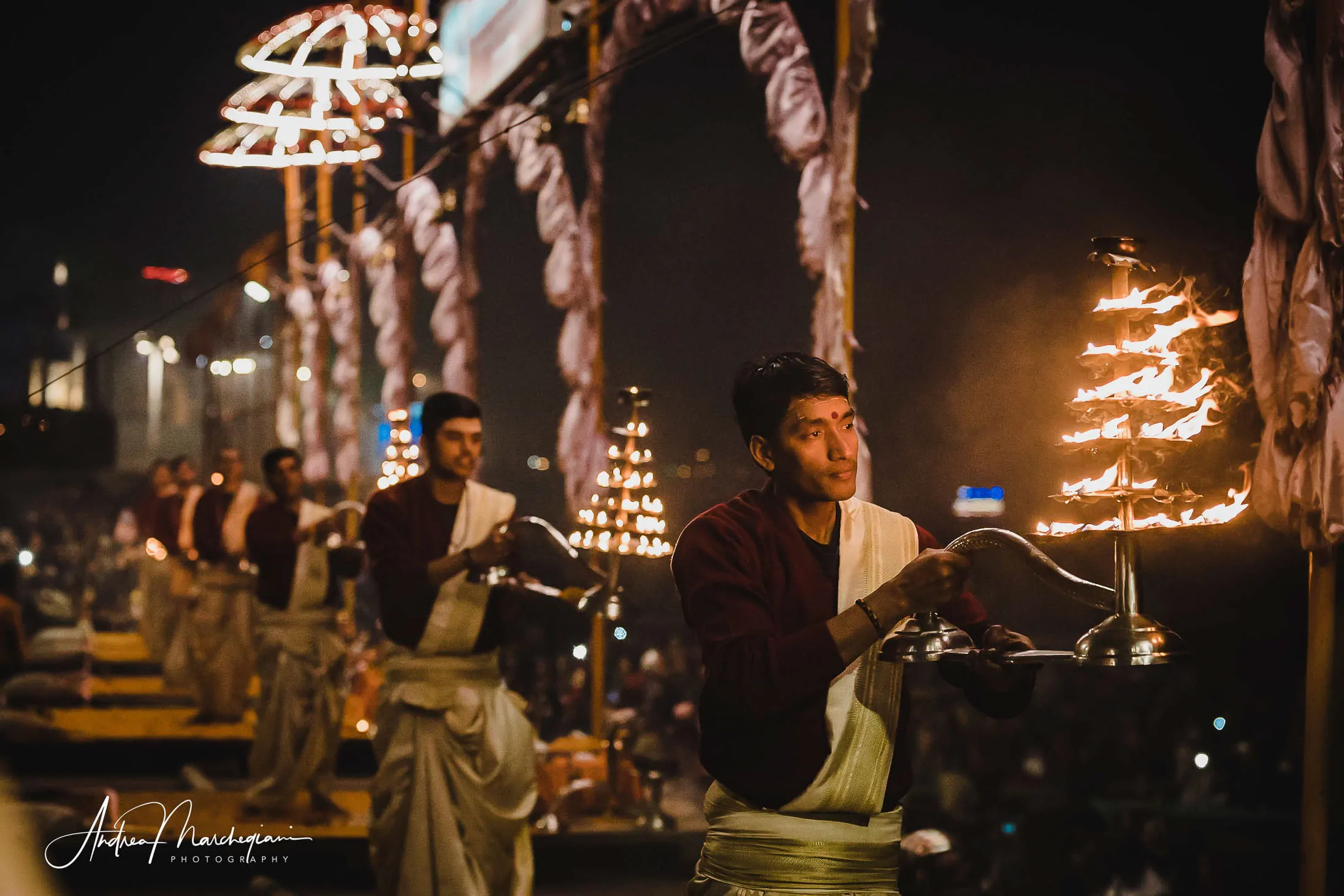 varanasi-india-cerimonia-serale-ganga-aarti-32